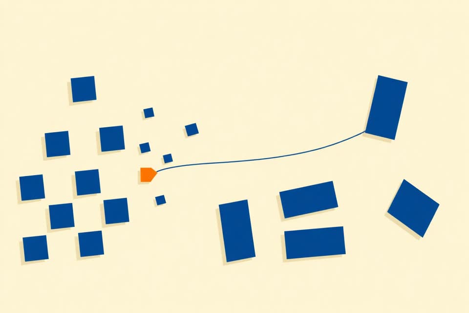 Ilustración editorial abstracta: una grilla ordenada de módulos azules se fragmenta hacia la derecha en piezas dispersas, con un punto de quiebre naranja y una línea fina que intenta reconectarlas.
